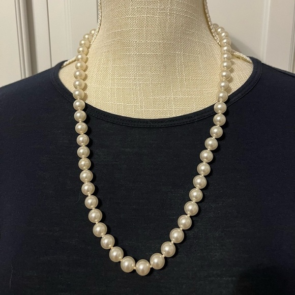 Vintage 10mm Simulated Pearl Strand-Rhinestone Clasp - 24” - Picture 2 of 6